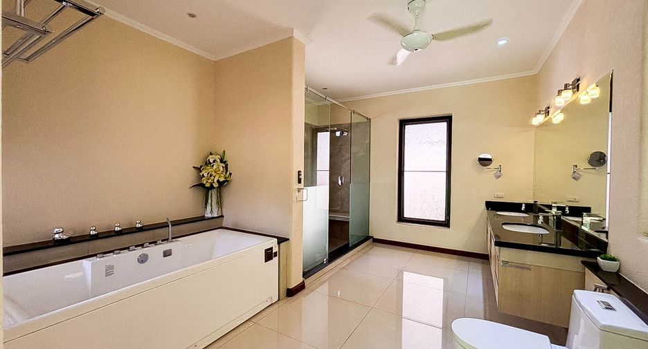 À louer 4 chambres maison à Bang Lamung, Chonburi