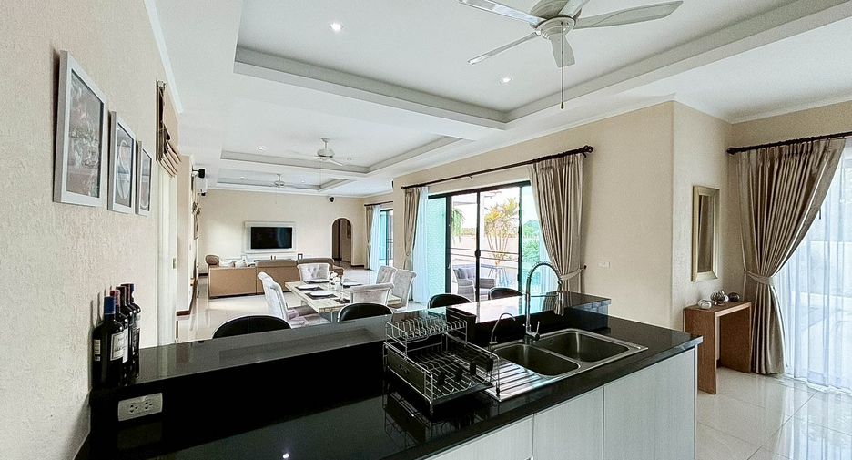 À louer 4 chambres maison à Bang Lamung, Chonburi
