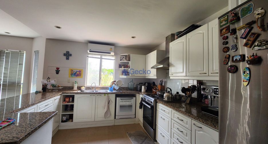 For sale 6 bedrooms house in Si Racha, Chonburi