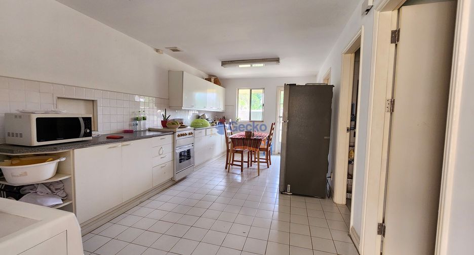 For sale 6 bedrooms house in Si Racha, Chonburi