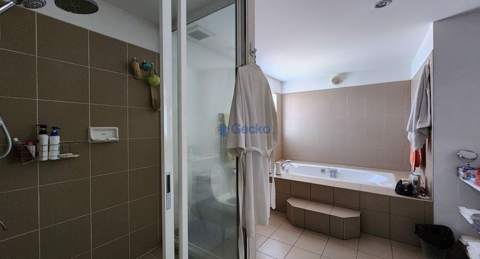 For sale 6 bedrooms house in Si Racha, Chonburi