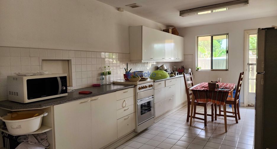 For sale 6 bedrooms house in Si Racha, Chonburi