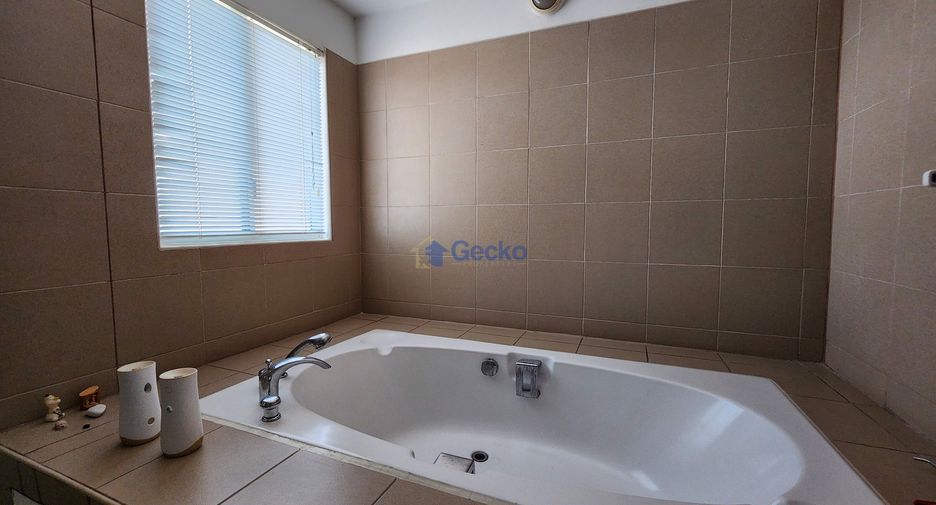 For sale 6 bedrooms house in Si Racha, Chonburi
