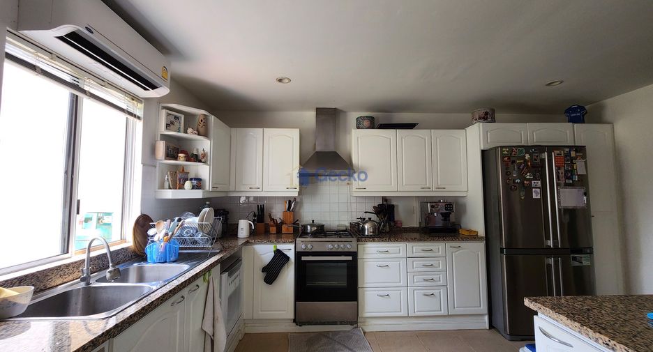 For sale 6 bedrooms house in Si Racha, Chonburi