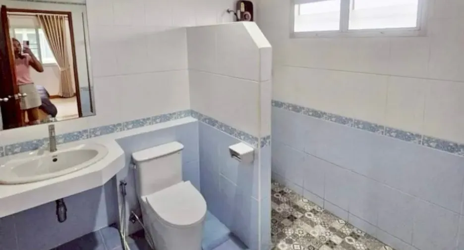 For rent and for sale 4 bedrooms house in Bang Lamung, Chonburi