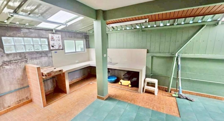 À louer et à vendre 4 chambres maison à Bang Lamung, Chonburi