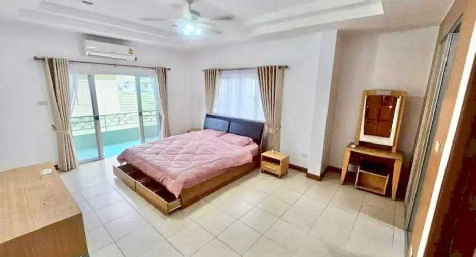 For rent and for sale 4 bedrooms house in Bang Lamung, Chonburi