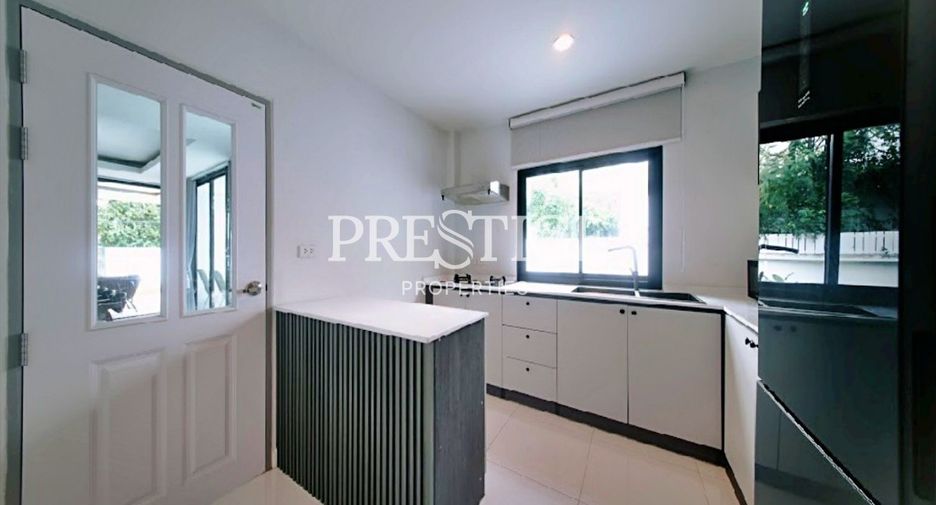 For sale 4 bedrooms house in Bang Lamung, Chonburi