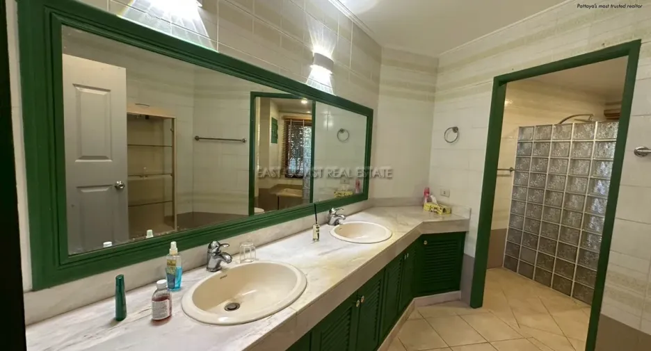 For rent and for sale 2 bedrooms condo in Na Jomtien, Pattaya