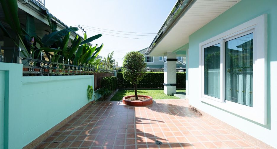 Casa en alquiler de 4 habitaciones en Bang Lamung, Chonburi
