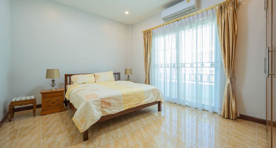 Casa en alquiler de 4 habitaciones en Bang Lamung, Chonburi