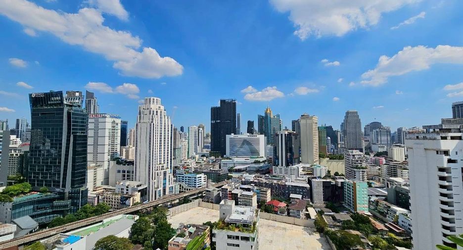 For rent 3 bedrooms condo in Khlong Toei, Bangkok