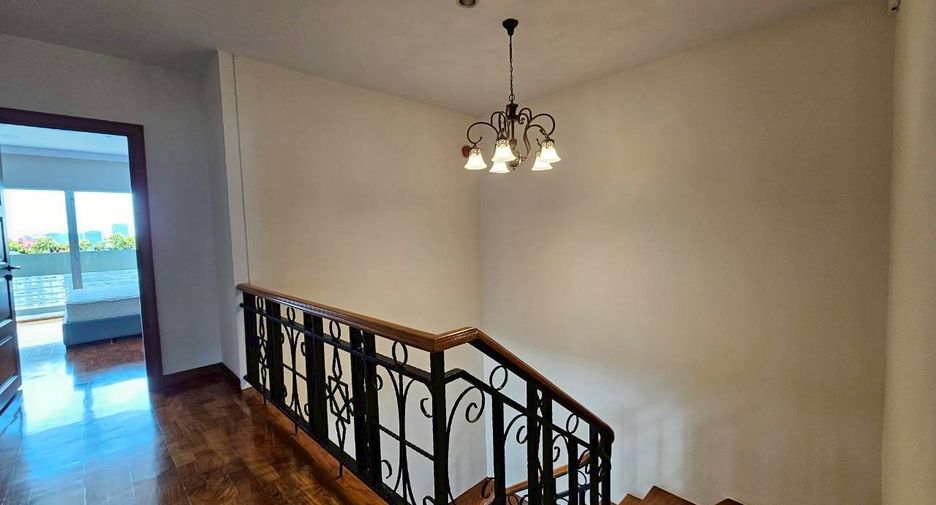 For rent 3 bedrooms condo in Khlong Toei, Bangkok