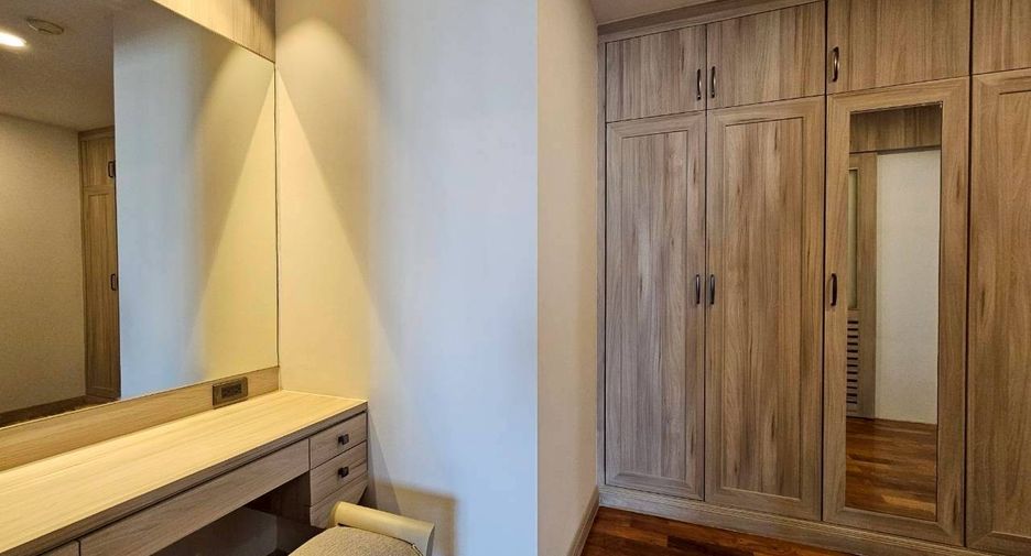 For rent 3 bedrooms condo in Khlong Toei, Bangkok