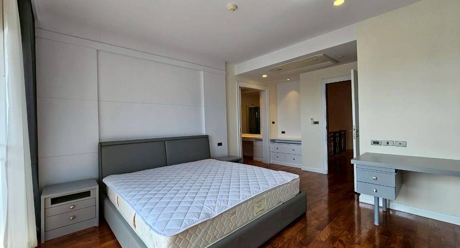 For rent 3 bedrooms condo in Khlong Toei, Bangkok