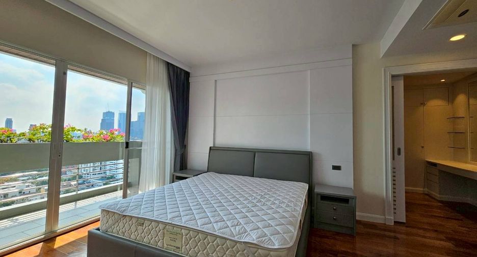 For rent 3 bedrooms condo in Khlong Toei, Bangkok
