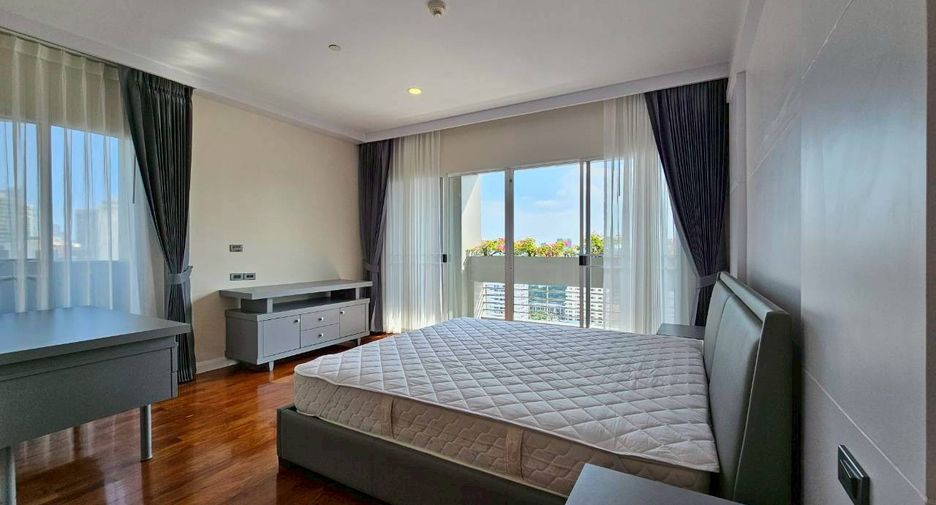 For rent 3 bedrooms condo in Khlong Toei, Bangkok