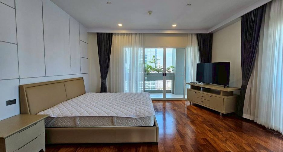 For rent 3 bedrooms condo in Khlong Toei, Bangkok