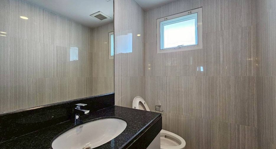 For rent 3 bedrooms condo in Khlong Toei, Bangkok