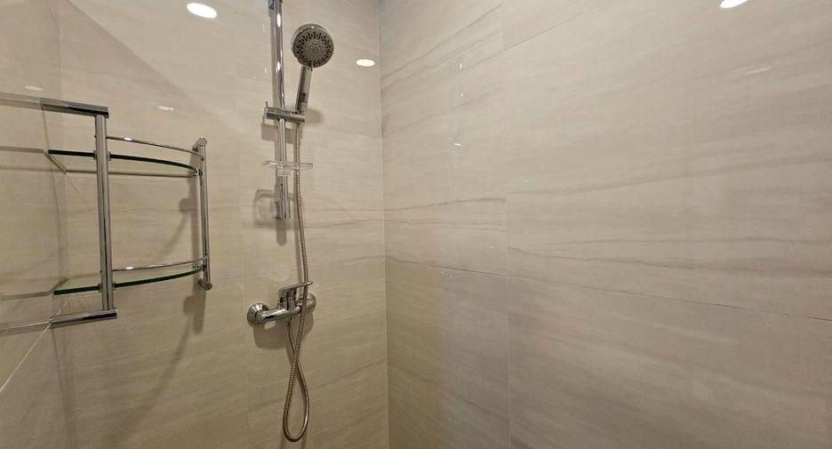 For rent 3 bedrooms condo in Khlong Toei, Bangkok