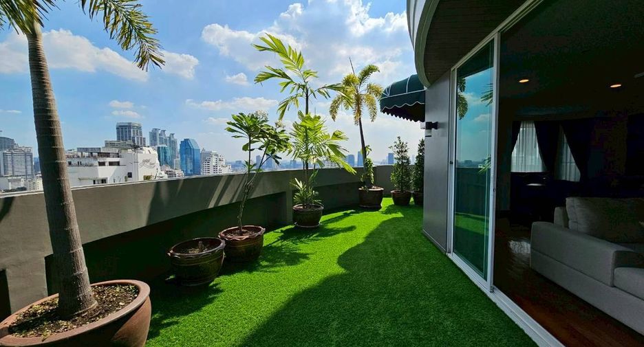For rent 3 bedrooms condo in Khlong Toei, Bangkok