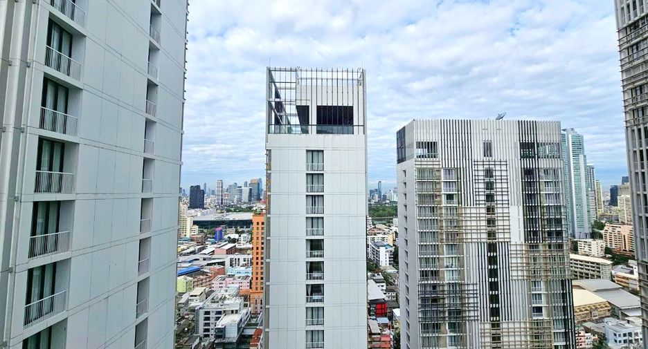 Condo en alquiler de 3 habitaciones en Khlong Toei, Bangkok