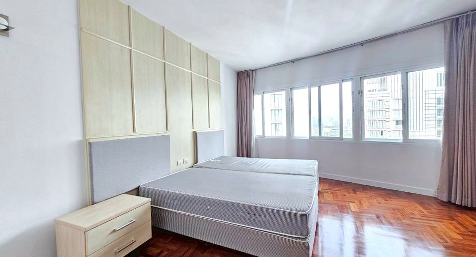 Condo en alquiler de 3 habitaciones en Khlong Toei, Bangkok
