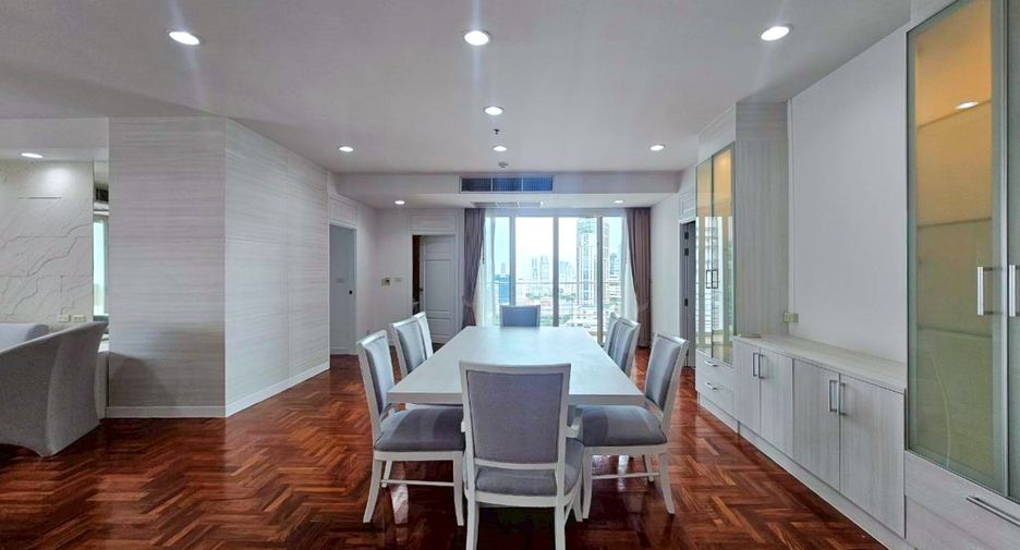 Condo en alquiler de 3 habitaciones en Khlong Toei, Bangkok