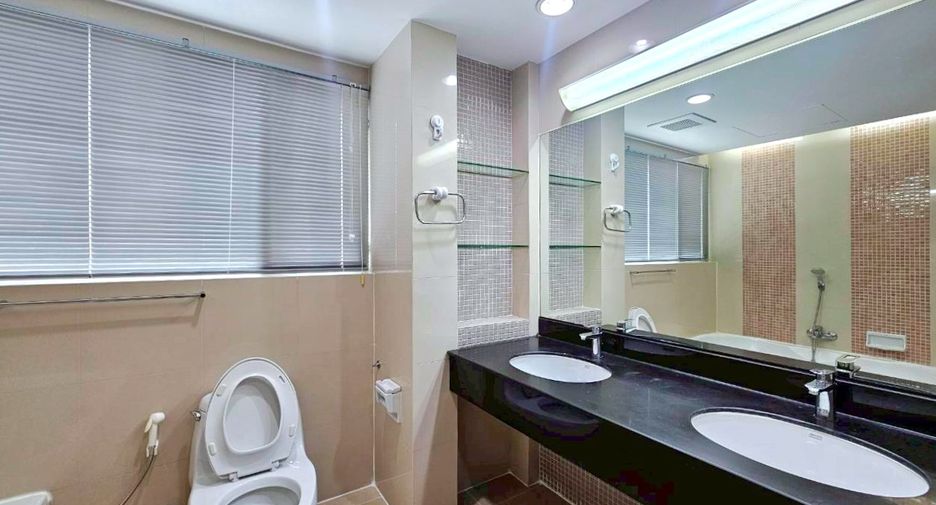 Condo en alquiler de 3 habitaciones en Khlong Toei, Bangkok