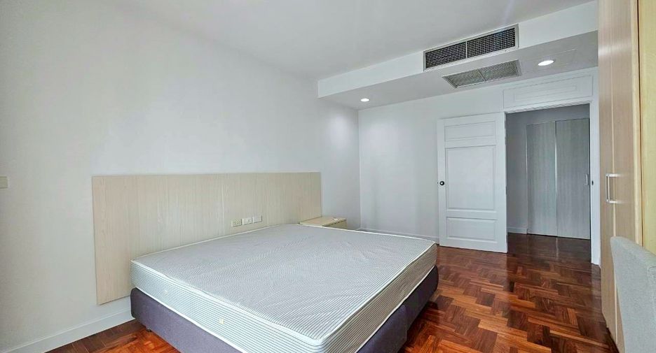 Condo en alquiler de 3 habitaciones en Khlong Toei, Bangkok