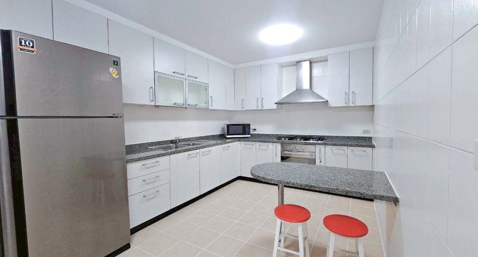 Condo en alquiler de 3 habitaciones en Khlong Toei, Bangkok