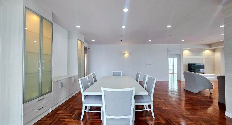 Condo en alquiler de 3 habitaciones en Khlong Toei, Bangkok