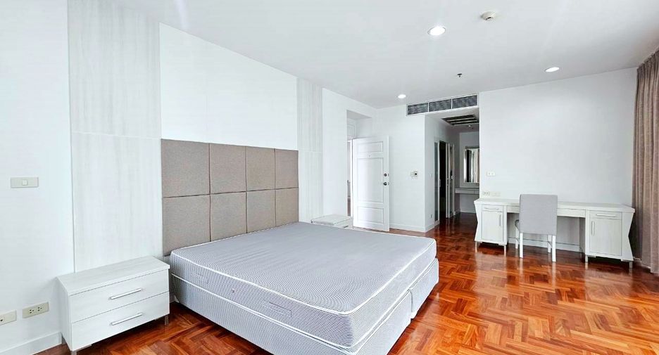 Condo en alquiler de 3 habitaciones en Khlong Toei, Bangkok