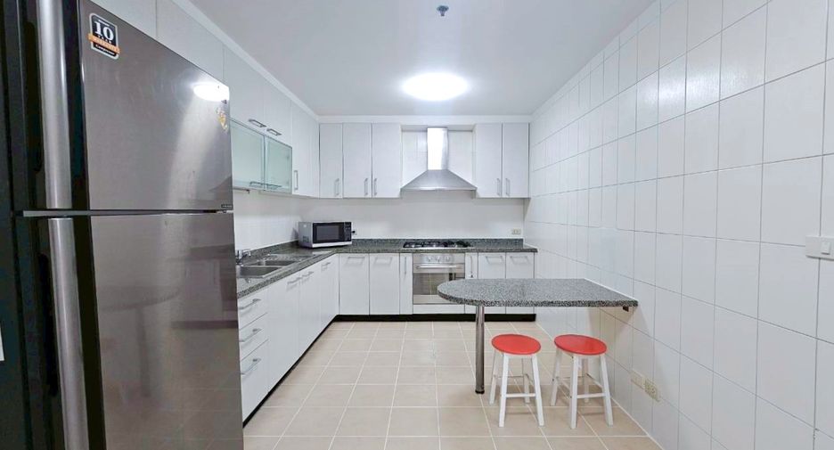Condo en alquiler de 3 habitaciones en Khlong Toei, Bangkok