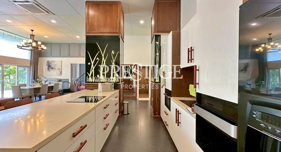 For rent 2 bedrooms condo in Pratumnak, Pattaya