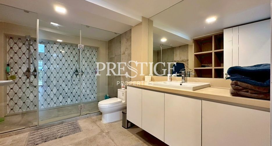 For rent 2 bedrooms condo in Pratumnak, Pattaya