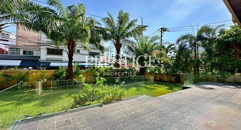 For rent 2 bedrooms condo in Pratumnak, Pattaya