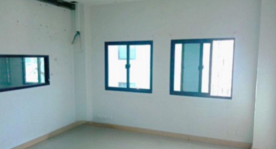 For sale 1 bed retail Space in Prawet, Bangkok