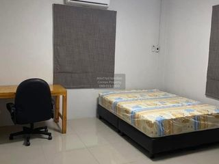 出租 3 卧室 独立屋 在 Phra Khanong, 曼谷