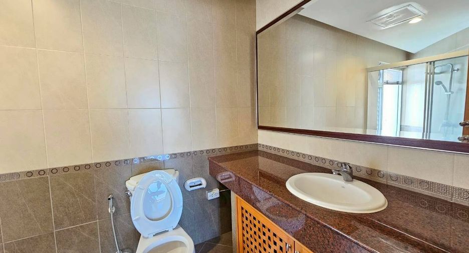 For rent 3 bedrooms condo in Sathon, Bangkok