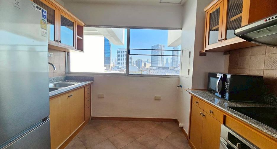 For rent 3 bedrooms condo in Sathon, Bangkok