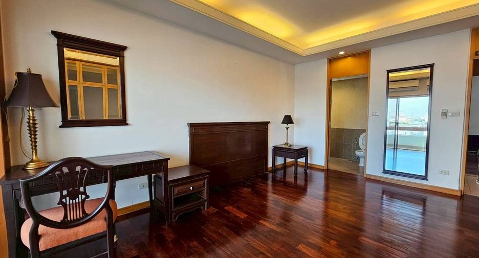 For rent 3 bedrooms condo in Sathon, Bangkok