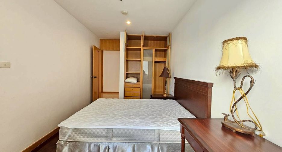 For rent 3 bedrooms condo in Sathon, Bangkok