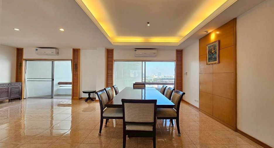For rent 3 bedrooms condo in Sathon, Bangkok