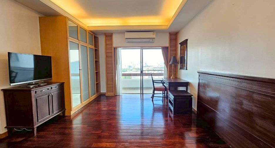 For rent 3 bedrooms condo in Sathon, Bangkok