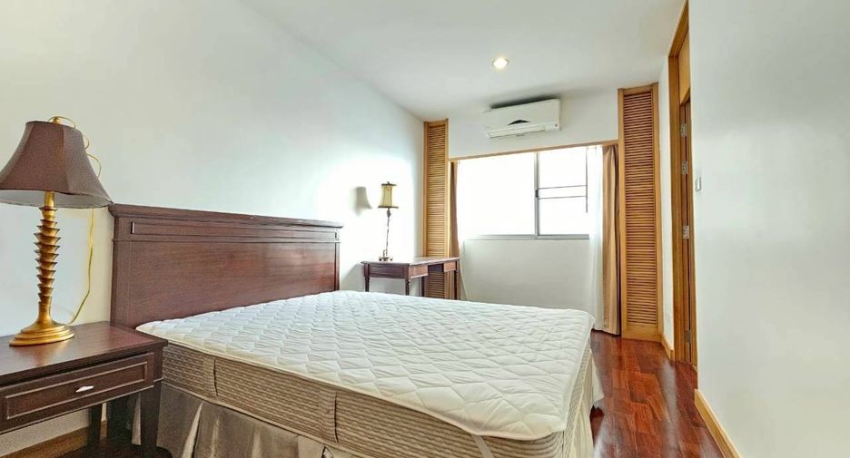 For rent 3 bedrooms condo in Sathon, Bangkok