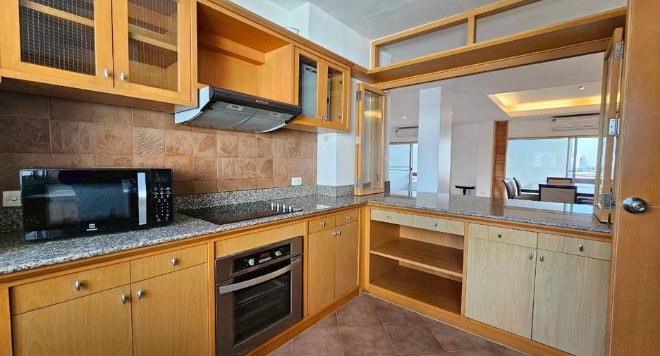 For rent 3 bedrooms condo in Sathon, Bangkok