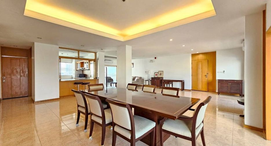 For rent 3 bedrooms condo in Sathon, Bangkok