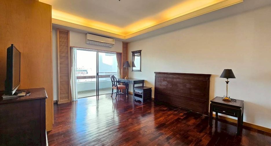 For rent 3 bedrooms condo in Sathon, Bangkok