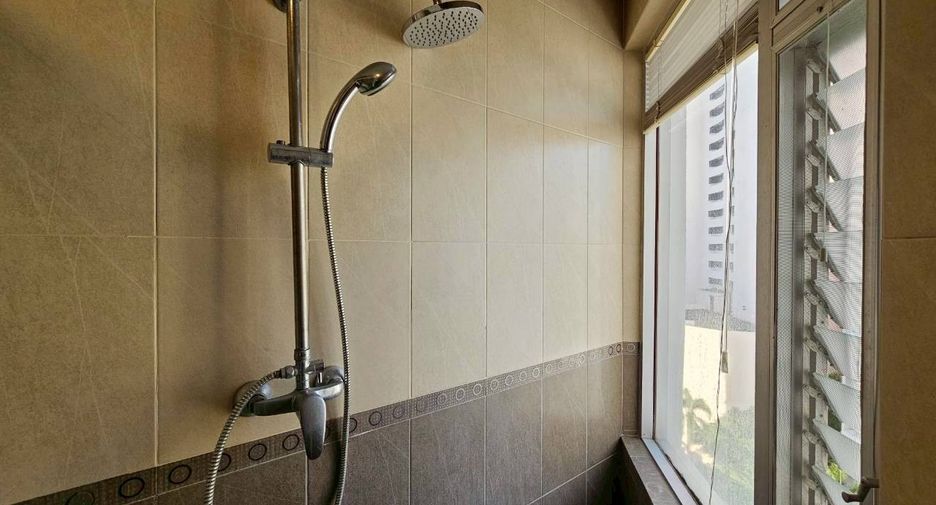 For rent 3 bedrooms condo in Sathon, Bangkok